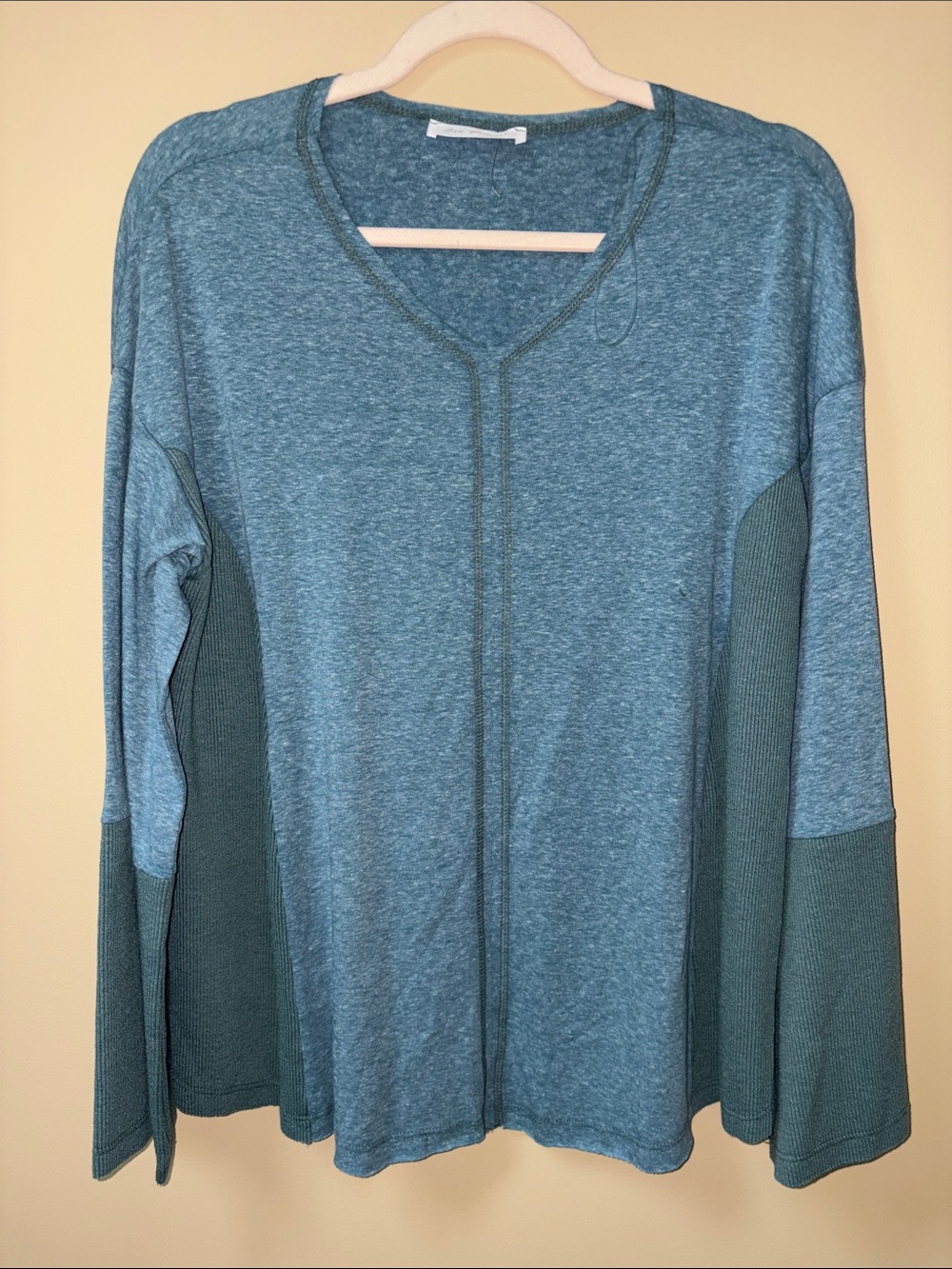 Ces Femme Seafoam Green Heather V-Neck Top